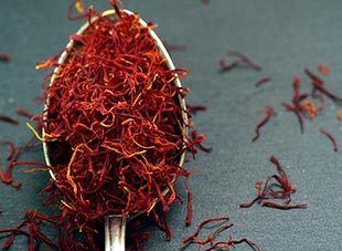 saffron threads on spoon